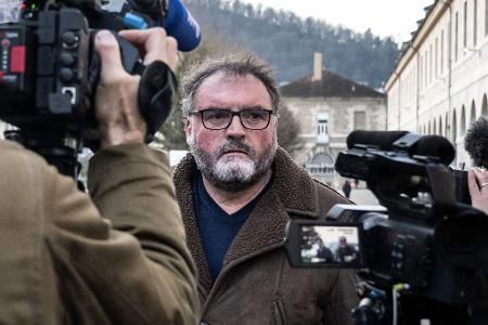  Der Mann selbst hat die Vorwürfe zurückgewiesen. 