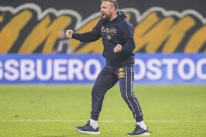 Mit S04-Tattoo: Eintracht-Coach freut sich "wahnsinnig"