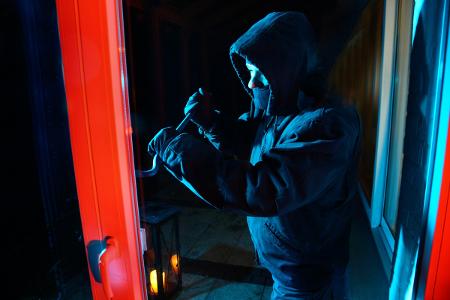 Symbolbild: Achtung, Einbrecher am Werk!