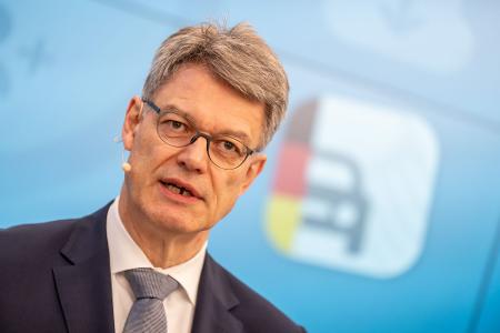 Bundesverkehrsminister Schnieder: 