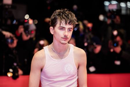 Tanktop statt Anzug: Chalamet setzt gerne auf auffällige Looks (Archivbild).