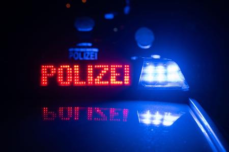 Auf dem Weihnachtsmarkt in Oldenburg läuft ein Polizei-Einsatz. (Symbolbild)