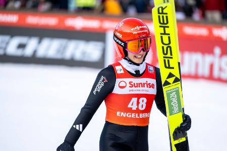 Skispringen: Schmid endlich auf dem Podest - Freitag stürzt