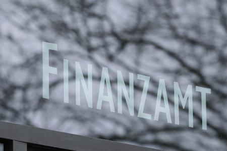 Das Stuttgarter Finanzamt. Bundesweit ist die Zahl der Klagen gegen Steuerbescheide stark gesunken. (Symbolbild)