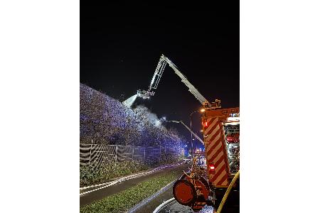 Einsatz Bereitschaft 1 Bezirksregierung Düsseldorf Hafen Krefeld 22.12.2025 1