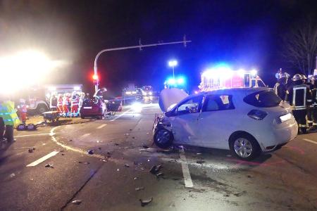 Autos kollidierten auf Kreuzung