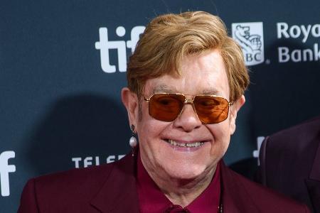 Elton John feiert Platin-Erfolg mit 
