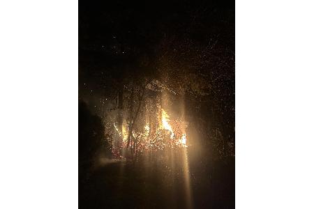 Brennende Gartenlaube