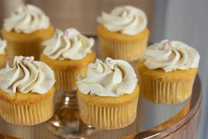 Elegante Champagner-Cupcakes für Silvester