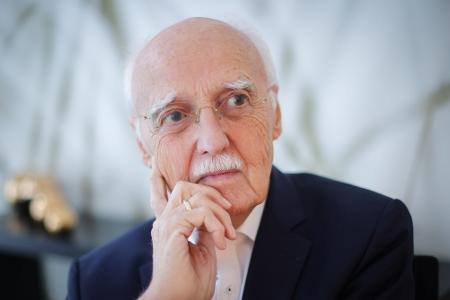 Überraschend viele Deutsche blicken mit Optimismus auf das neue Jahr, findet der Hamburger Zukunftsforscher Horst Opaschowski. (Archivbild)