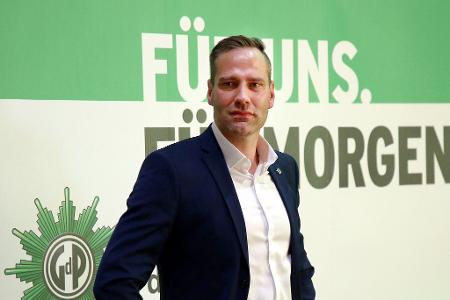 GdP-Chef Jochen Kopelke mahnt einen sorgsamen Umgang mit Silvesterfeuerwerk an. (Archivbild)