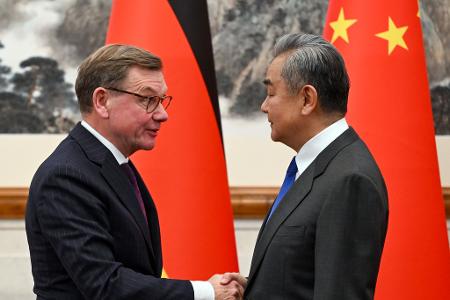 Außenminister Johann Wadephul (CDU) hatte sich Anfang Dezember bei seinem China-Besuch in der Hauptstadt Peking mit seinem Kollegen Wang Yi getroffen.