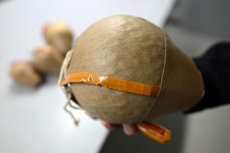 Kugelbomben werden aus speziellen Rohren abgefeuert. Wenn es dabei zu einem Unfall kommt, kann das schlimme Folgen haben (Archivbild).