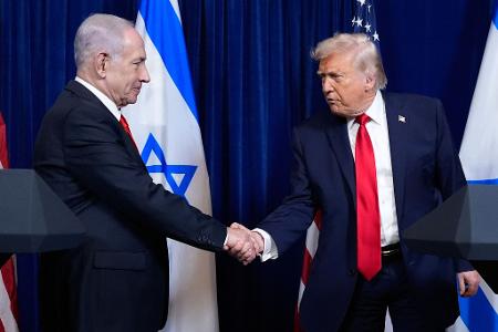 Israels Premier Netanjahu kündigt die Auszeichnung von US-Präsident Trump mit dem Israel-Preis an. 