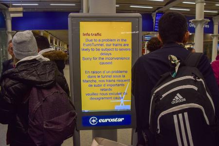 Fahrgäste wurden aufgerufen, ihre Reisepläne zu ändern.