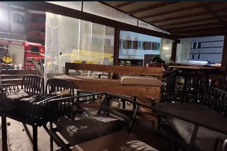 Die Ermittler gehen von einer Explosion aus, die von einem zuvor ausgebrochenen Feuer ausgelöst wurde.