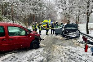 Am Freitagvormittag kollidierten zwischen Metzingen und Göhrde zwei Fahrzeuge auf schneeglatter Fahrbahn miteinander. /am