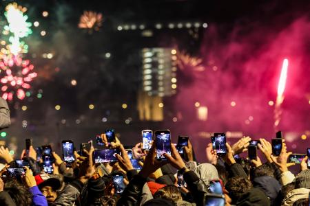 Fotos, Videos, Anrufe: In der Silvesternacht wurde so viel Datenvolumen genutzt wie nie zuvor. 
