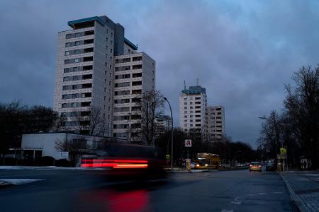 Nach einem Stromausfall im Südwesten Berlins sind für Tausende Menschen die Lichter aus.