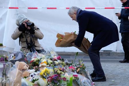 Der Justizminister gedenkt der Opfer in Crans-Montana.