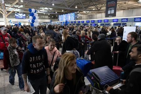 Wegen technischer Panne: Chaos an sämtlichen griechischen Flughäfen. 