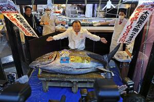 Für den Betreiber einer Sushi-Restaurantkette ist der gezahlte Rekordpreis eine geschickte PR-Aktion.