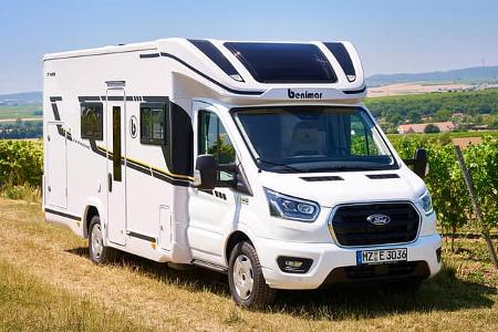 Benimar Tessoro 425 mit Stockbettenin den Weinbergen