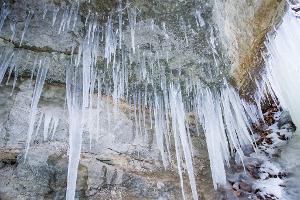Ein herabfallender Eiszapfen trifft in Oberbayern einen Jungen. (Symbolbild)