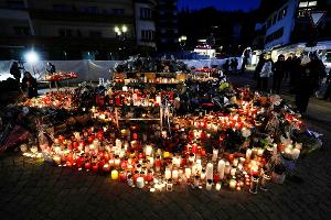 Als Brandursache in Crans-Montana wird Pyrotechnik in der Bar vermutet. (Archivbild)