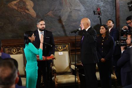 Die Nachfolgerin des von den USA festgenommenen Staatschefs Maduros, Rodríguez, legte ihren Amtseid ab.