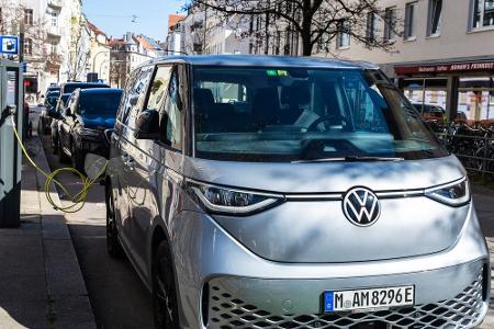 Steuer und Förderung für E-Autos