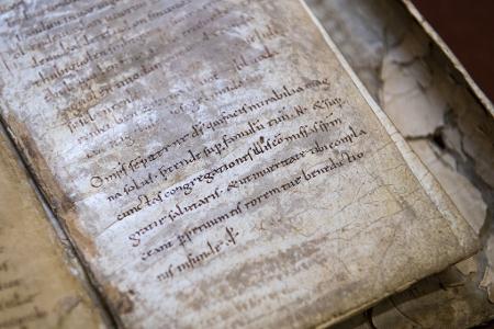 Im Internet werden zahlreiche Zauber angeboten. (Archivbild)