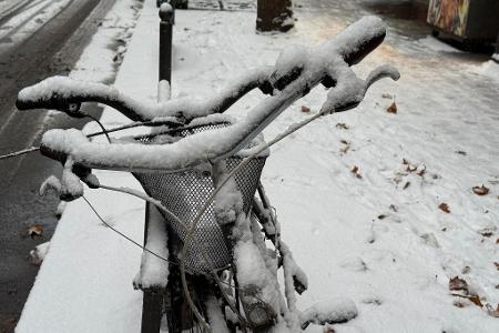 Dass Schnee liegen bleibt, ist in Paris selten.