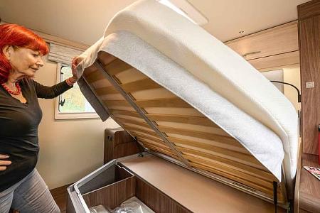 Bettaufsteller, Eura Mobil Integra Line GT 726 QF, Eura Mobil, Wohnmobil, Camping, Mercedes