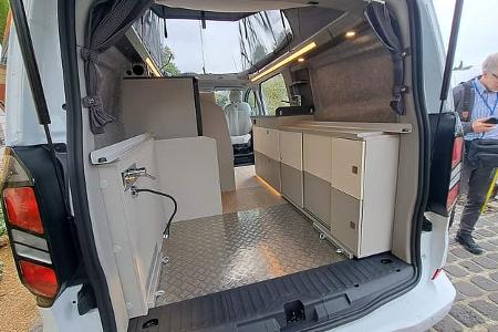 Neuer Westfalia Kipling auf Ford Transit Custom Heckbereich