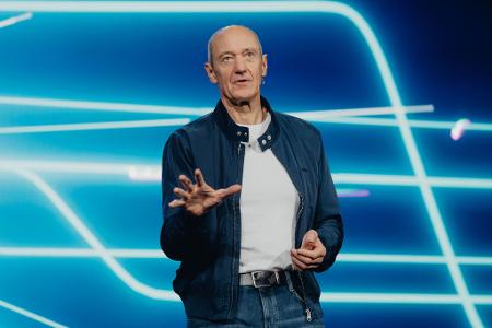 Siemens-Boss Roland Busch kündigte mehrere KI-Initiativen für die Industrie an. 