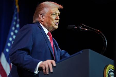 US-Präsident Donald Trump will US-Rüstungs- und Verteidigungsunternehmen erstmal keine Dividendenausschüttungen und Aktienrückkäufe erlauben. (Archivfoto)