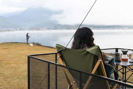 Evotrex PG5 Wohnwagen lädt E-Autos während der Fahrt dank smarter Energieversorgung