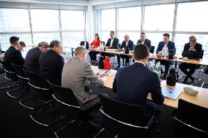 Die erste Tarifrunde zwischen Bahn und Lokführergewerkschaft GDL ist ohne Ergebnis geblieben.