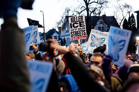 Demonstranten forderten den Abzug von ICE.