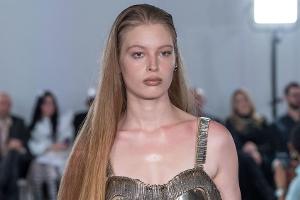 In Dessous: Elon Musks Tochter Vivian Wilson modelt für Rihanna