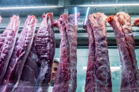 Um europäische Landwirte zu schützen, soll es nur für eine bestimmte Menge an Fleischimporten Zollvergünstigungen geben. (Symbolbild)