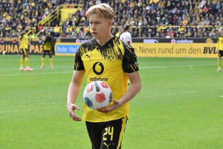 Daniel Svensson - Note: 4,0 - Bekam auf der linken Seite erst nach dem Seitenwechsel einen Fuß auf den Rasen. Brachte dann mit seinen Laufwegen Tiefe ins Spiel und war mit seinen Flanken immer wieder Ausgangspunkt für gefährliche Momente. Auf 90 Minuten gesehen war sein Auftritt aber dürftig.