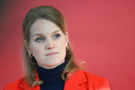 SPD-Fraktionsvize Sonja Eichwede sagt, die Identität der Flugreisenden müsse geklärt sein. (Archivfoto)