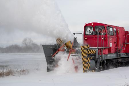 Schneeverwehungen waren ein großes Problem für den Bahnverkehr im Norden.