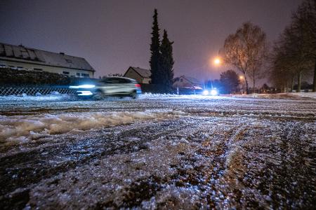In Bayern war es am Dienstag vielerorts glatt.