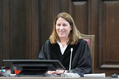 Die Vorsitzende Richterin im Block-Prozess, Isabel Hildebrandt, hat bekannt gegeben, dass inzwischen eine weitere Beschuldigte aus Israel bei der Staatsanwaltschaft ausgesagt hat. 