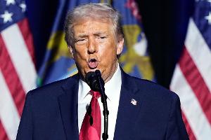 Auch um obszöne Gesten nicht verlegen: Auf unrühmliche Beschimpfungen reagiert der US-Präsident schon auch mal mit dem Mittelfinger. 