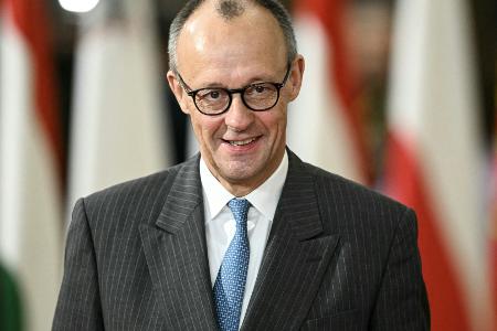 Merz drückt Handballern die Daumen