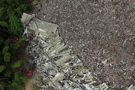 Der Müllberg, unter dem die Menschen begraben wurden, ist gewaltig.